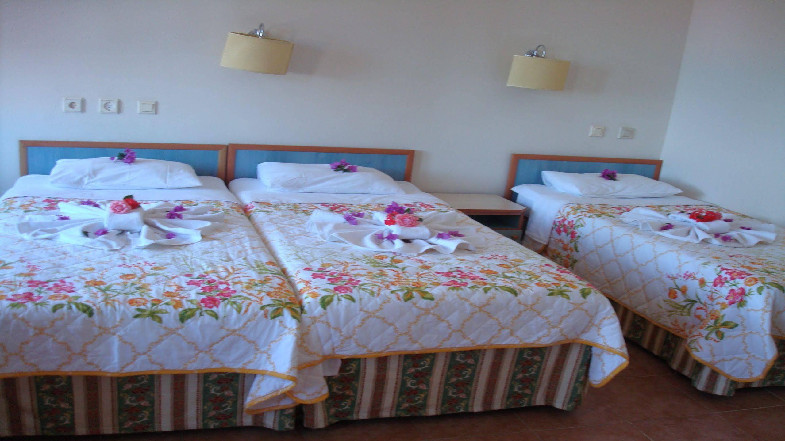 Neptun Hotel Сиде Екстериор снимка